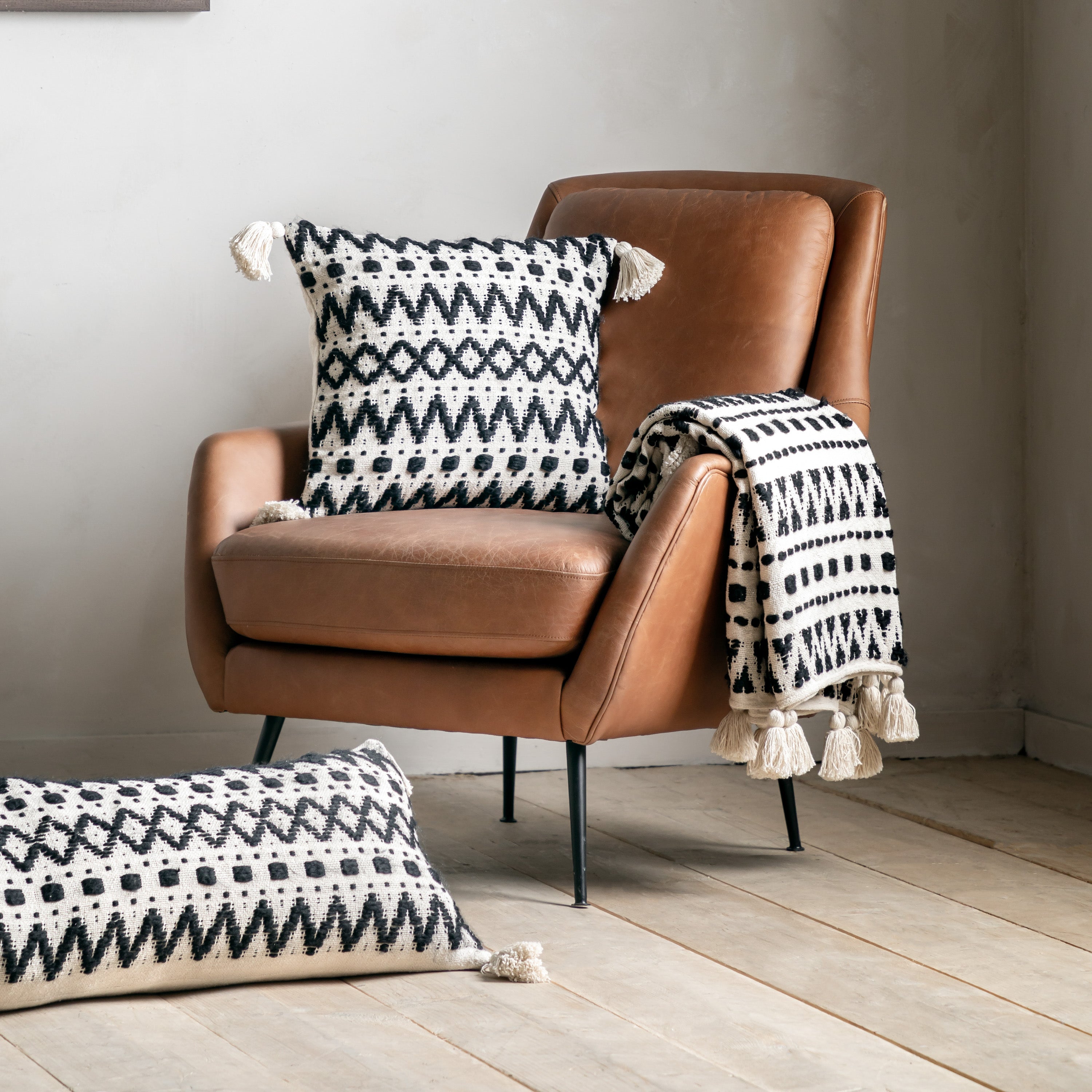 Aztec Black & Cream Tufted Throw
